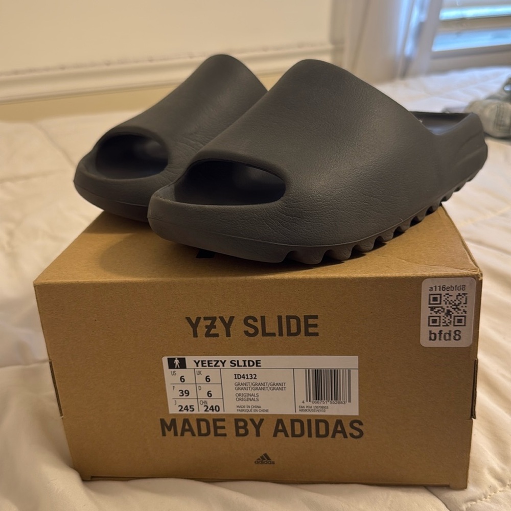 Granit yeezy slides